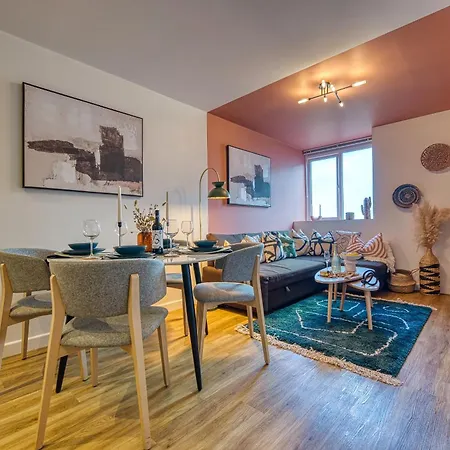 2-Bedroom Stunning, Stylish & Central City Apartment, Spacious, Sleeps 6, With On-Site Parking - Near Gunwharf Quays & Beach, Summer Offer Available! - By Blue Puffin Stays Portsmouth Exterior photo