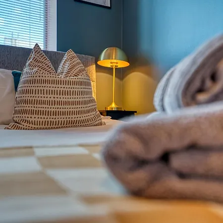 2-Bedroom Stunning, Stylish & Central City Apartment, Spacious, Sleeps 6, With On-Site Parking - Near Gunwharf Quays & Beach, Summer Offer Available! - By Blue Puffin Stays Portsmouth Exterior photo