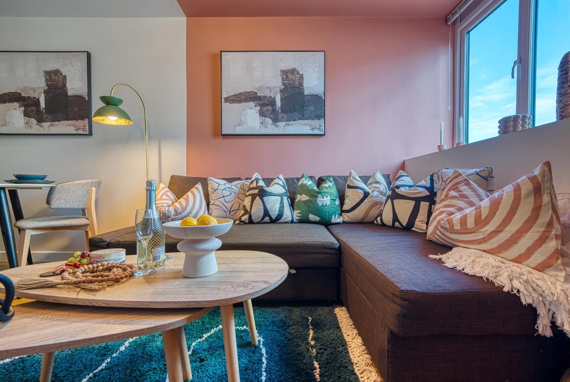 2-bedroom Stunning, Stylish & Apartment, Spacious, Sleeps 6, With On-site Parking - Near Gunwharf Quays & Beach, Summer Offer Available! - By Blue Puffin Appartement