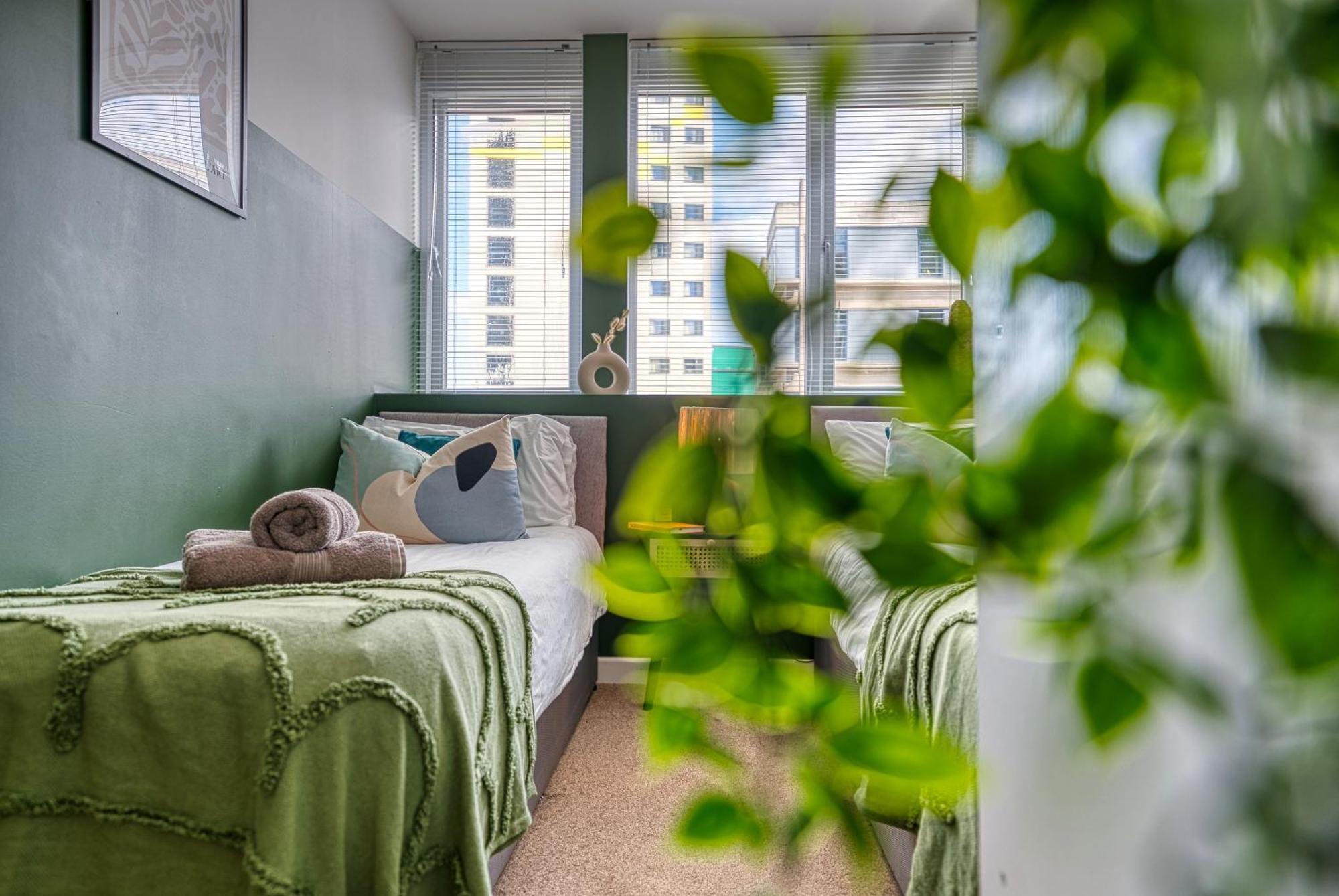 2-bedroom Stunning, Stylish & Apartment, Spacious, Sleeps 6, With On-site Parking - Near Gunwharf Quays & Beach, Summer Offer Available! - By Blue Puffin Appartement