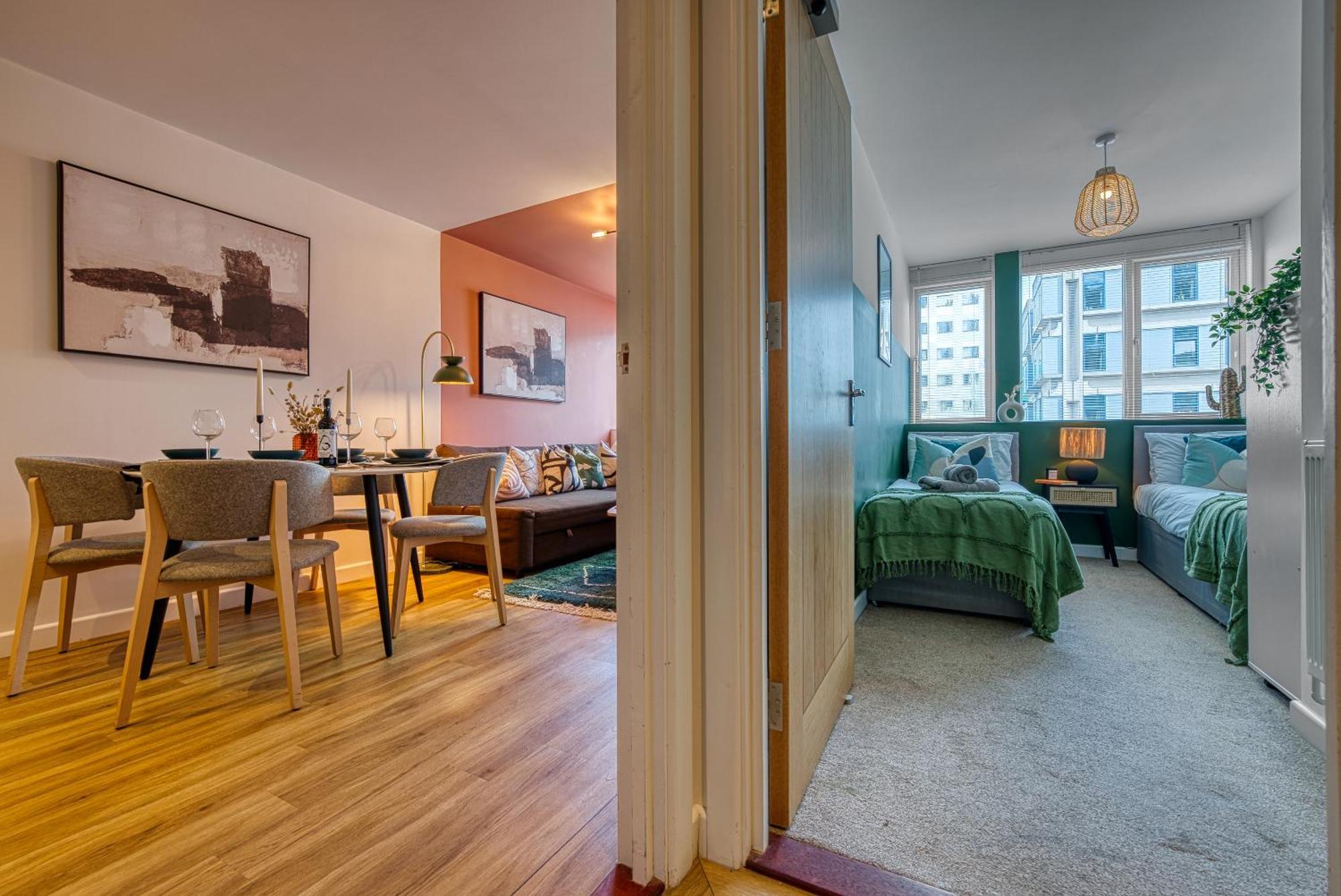 2-bedroom Stunning, Stylish & Apartment, Spacious, Sleeps 6, With On-site Parking - Near Gunwharf Quays & Beach, Summer Offer Available! - By Blue Puffin Appartement *