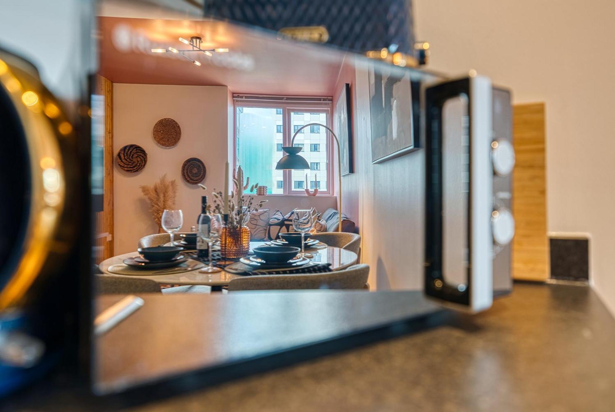 2-bedroom Stunning, Stylish & Apartment, Spacious, Sleeps 6, With On-site Parking - Near Gunwharf Quays & Beach, Summer Offer Available! - By Blue Puffin Appartement