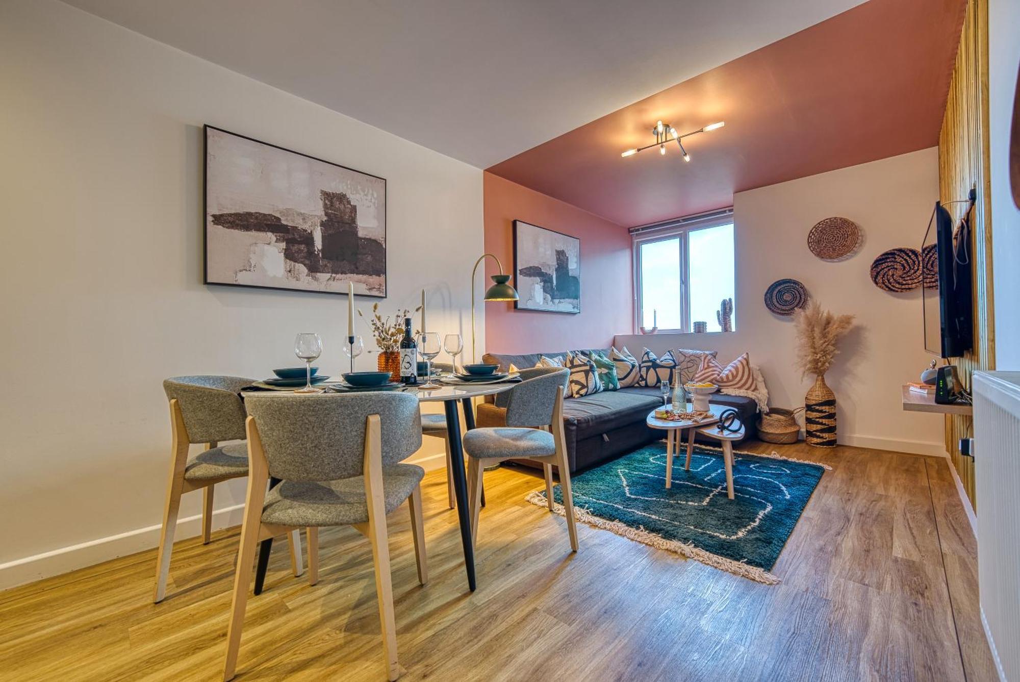 Appartement 2-bedroom Stunning, Stylish & Apartment, Spacious, Sleeps 6, With On-site Parking - Near Gunwharf Quays & Beach, Summer Offer Available! - By Blue Puffin