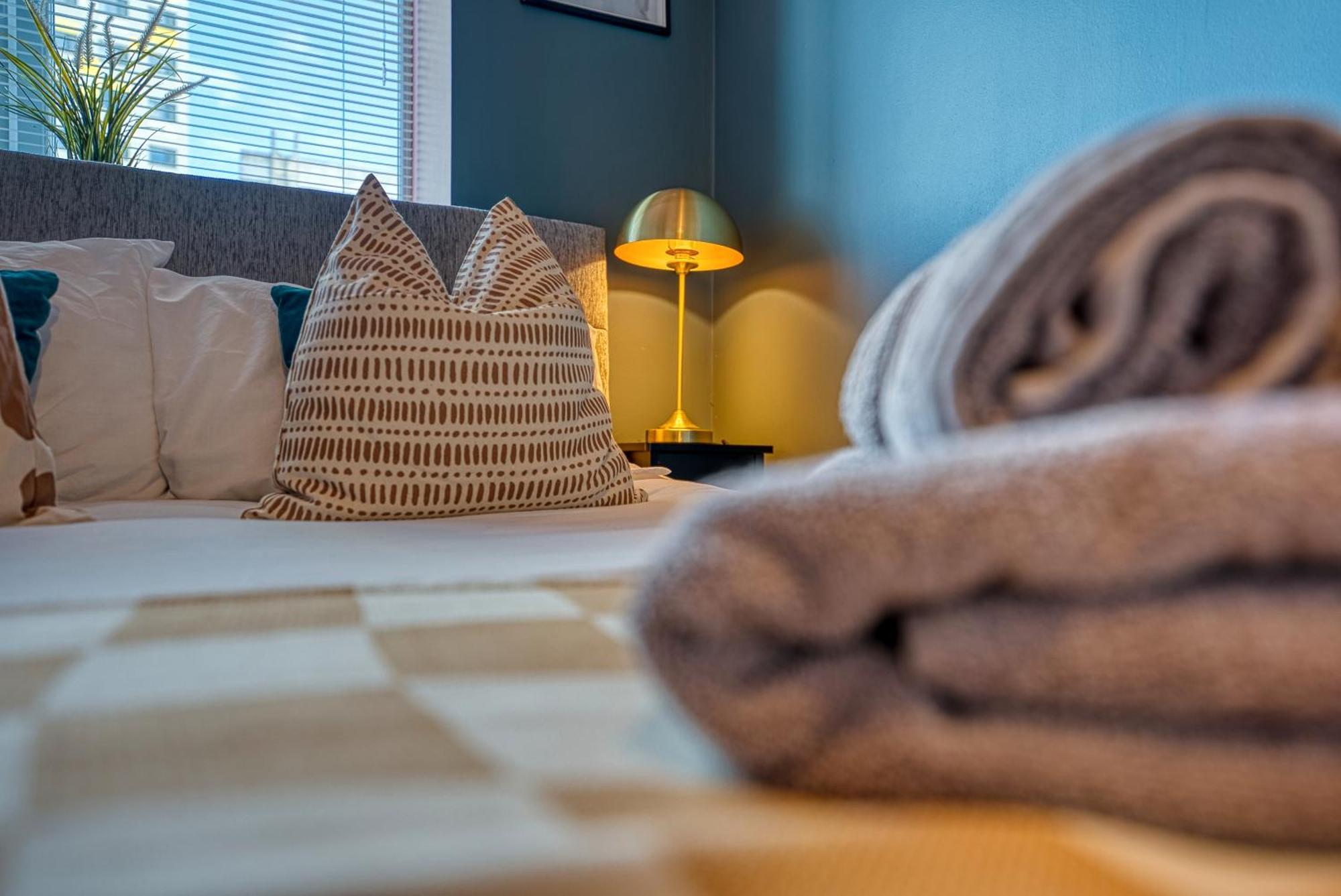 Appartement 2-bedroom Stunning, Stylish & Apartment, Spacious, Sleeps 6, With On-site Parking - Near Gunwharf Quays & Beach, Summer Offer Available! - By Blue Puffin Portsmouth