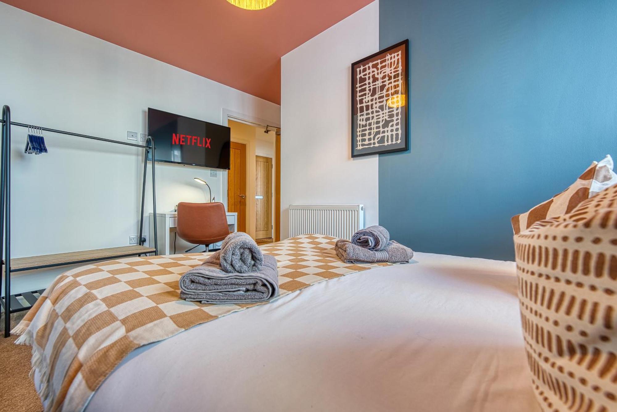 Appartement 2-bedroom Stunning, Stylish & Apartment, Spacious, Sleeps 6, With On-site Parking - Near Gunwharf Quays & Beach, Summer Offer Available! - By Blue Puffin